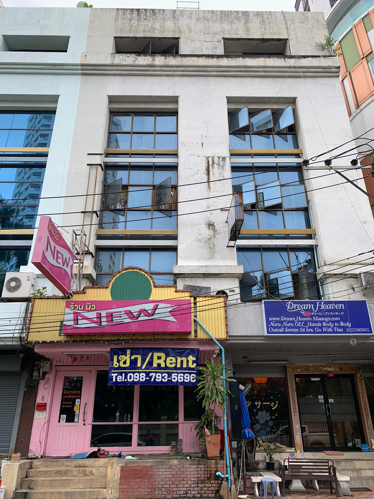 Commercial building for rent in Sukhumvit soi 33 (with basement) (Owners Post)